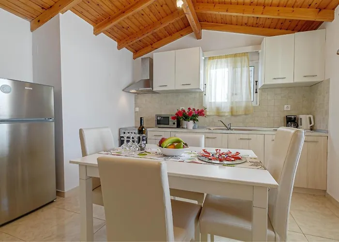 Palapart Gikas House *