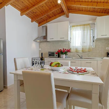 Palapart Gikas House *
